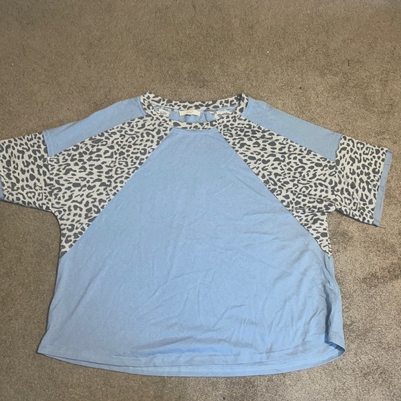 Blue With Grey Leopard Top - Picture 1 of 4